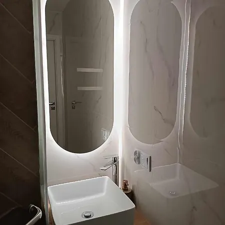 Layla 아파트 우치